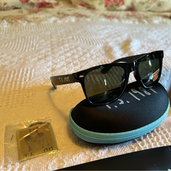 Taylor Swift 1989 Original Concert Merch - Picture 6 of 7